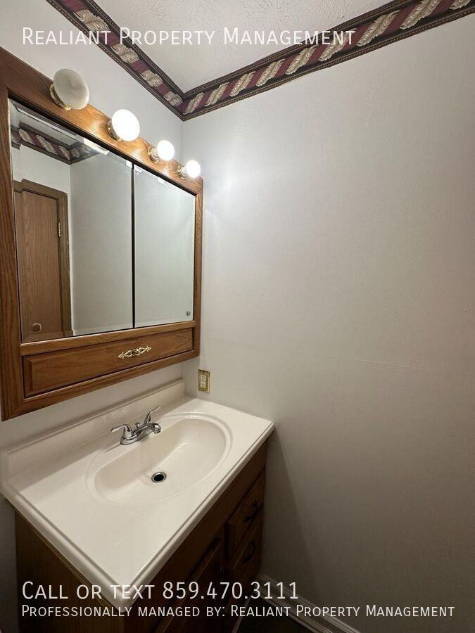 1044 Tatesbrook Dr - Photo 4 of 19