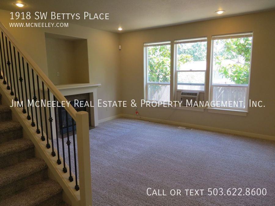 1918 Sw Bettys Pl - Photo 7 of 40