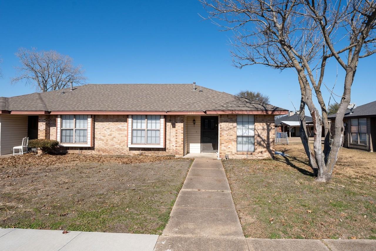 1107 Valley View Dr - Photo 2 of 10
