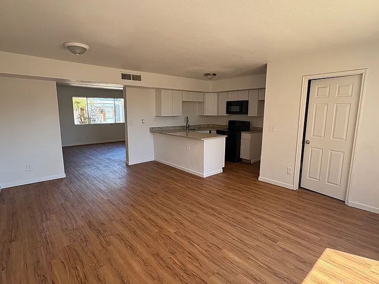 5880 S Del Moral Blvd - Photo 2 of 18