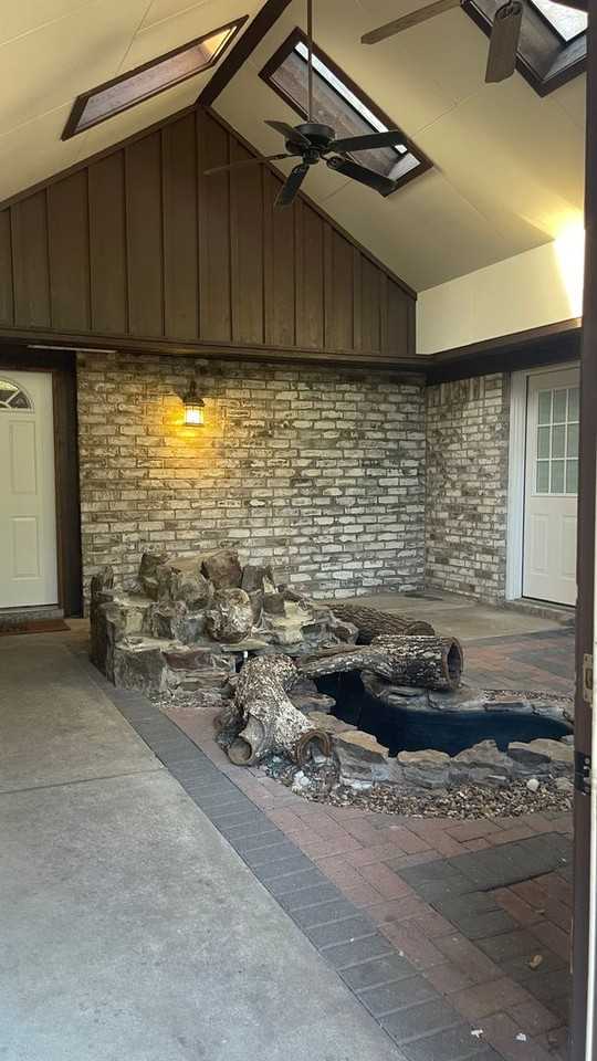 3210 Colonial Dr - Photo 2 of 23