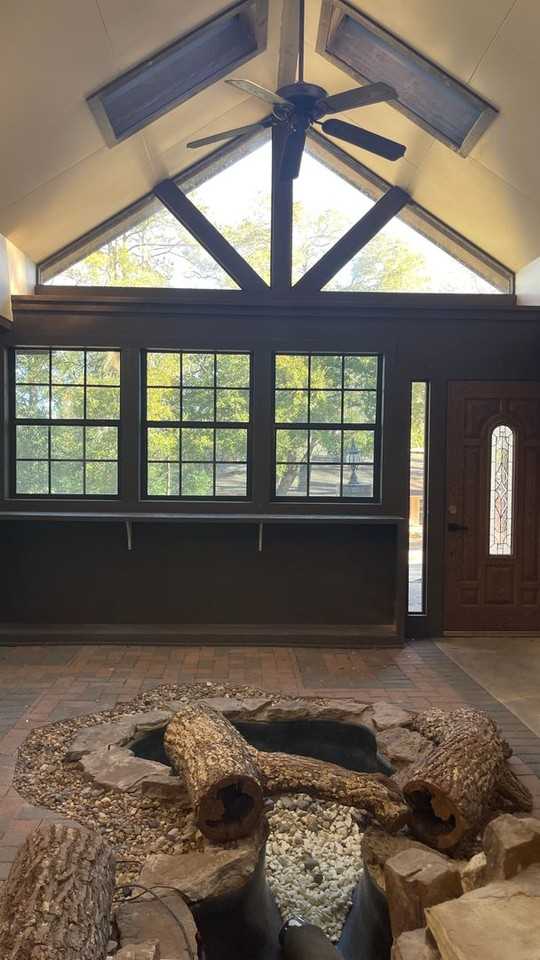 3210 Colonial Dr - Photo 3 of 23