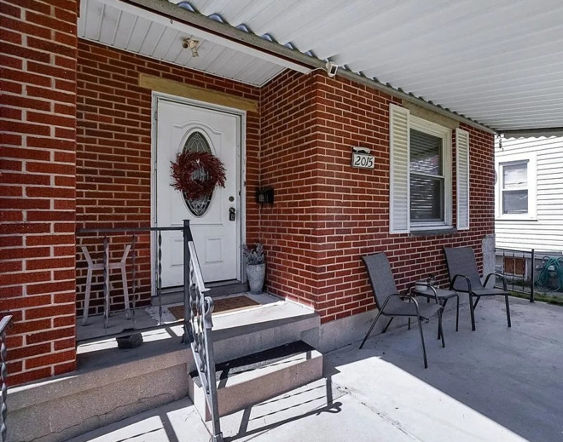 2015 Rosemont Blvd - Photo 2 of 13