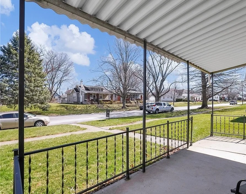 2015 Rosemont Blvd - Photo 3 of 13