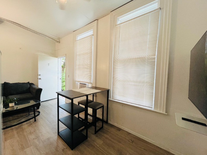 920 N 9th St #5 - Photo 3 of 11