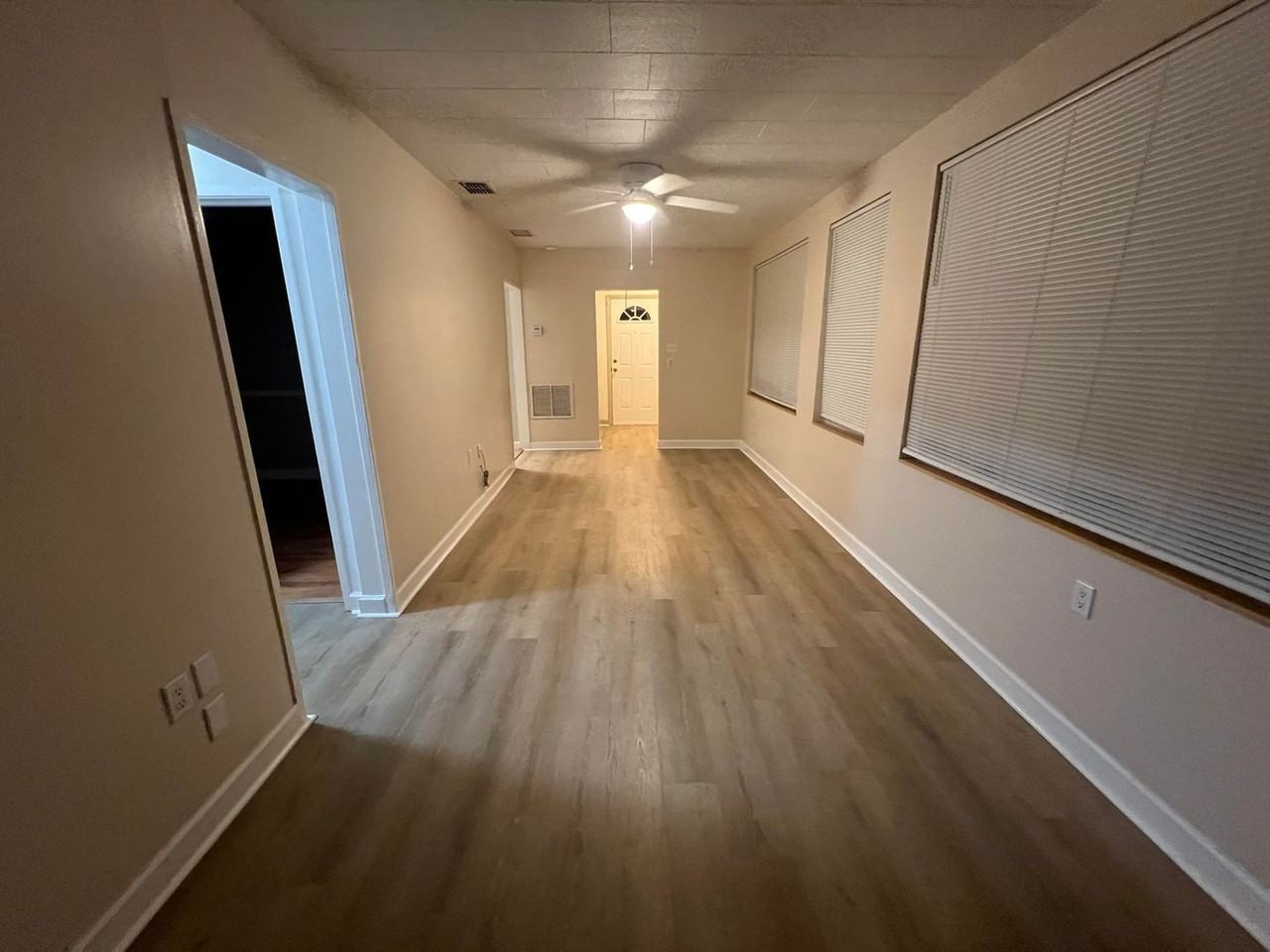 2540 Elyria Ave - Photo 3 of 28