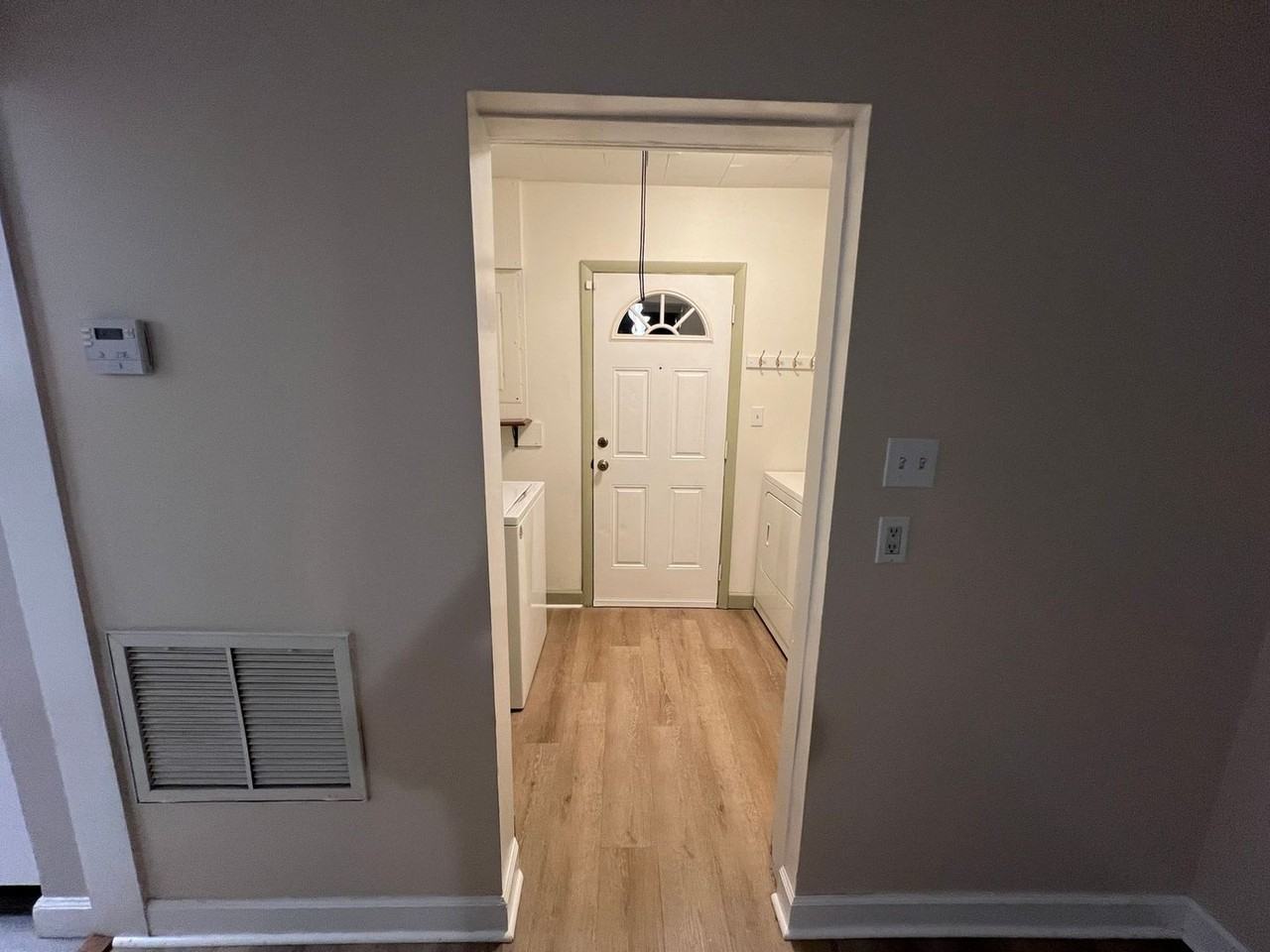 2540 Elyria Ave - Photo 4 of 28