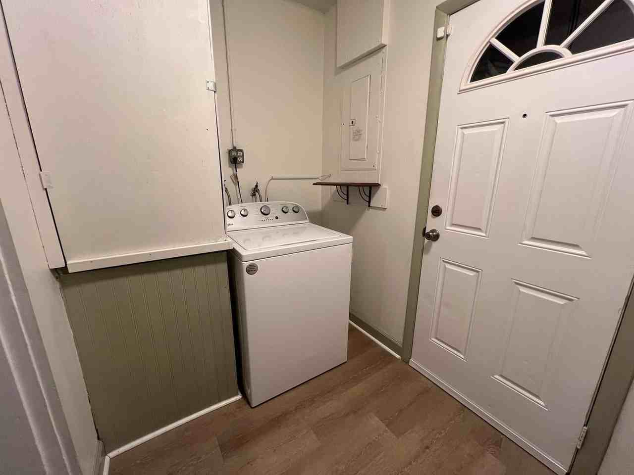 2540 Elyria Ave - Photo 5 of 28