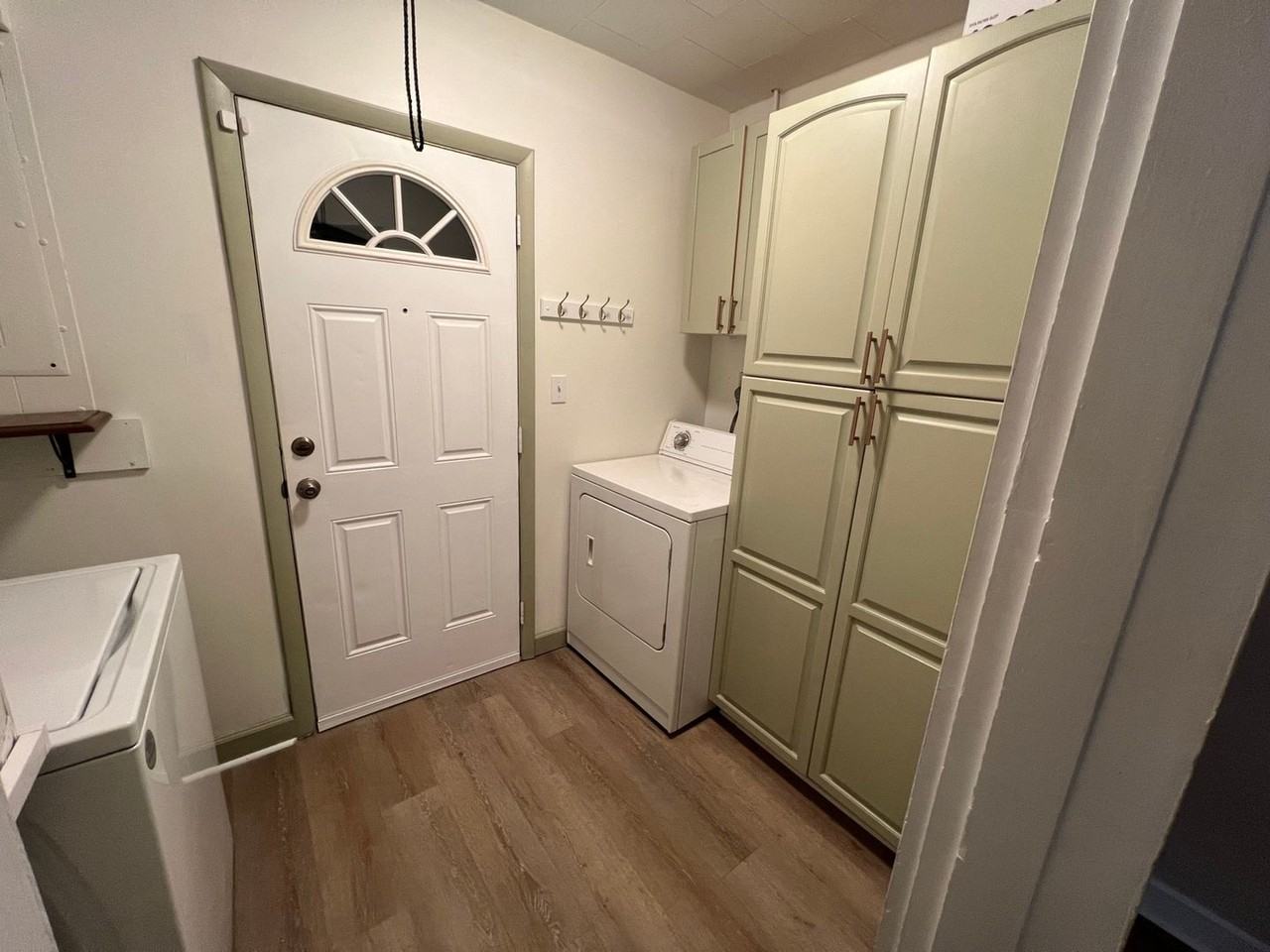 2540 Elyria Ave - Photo 6 of 28