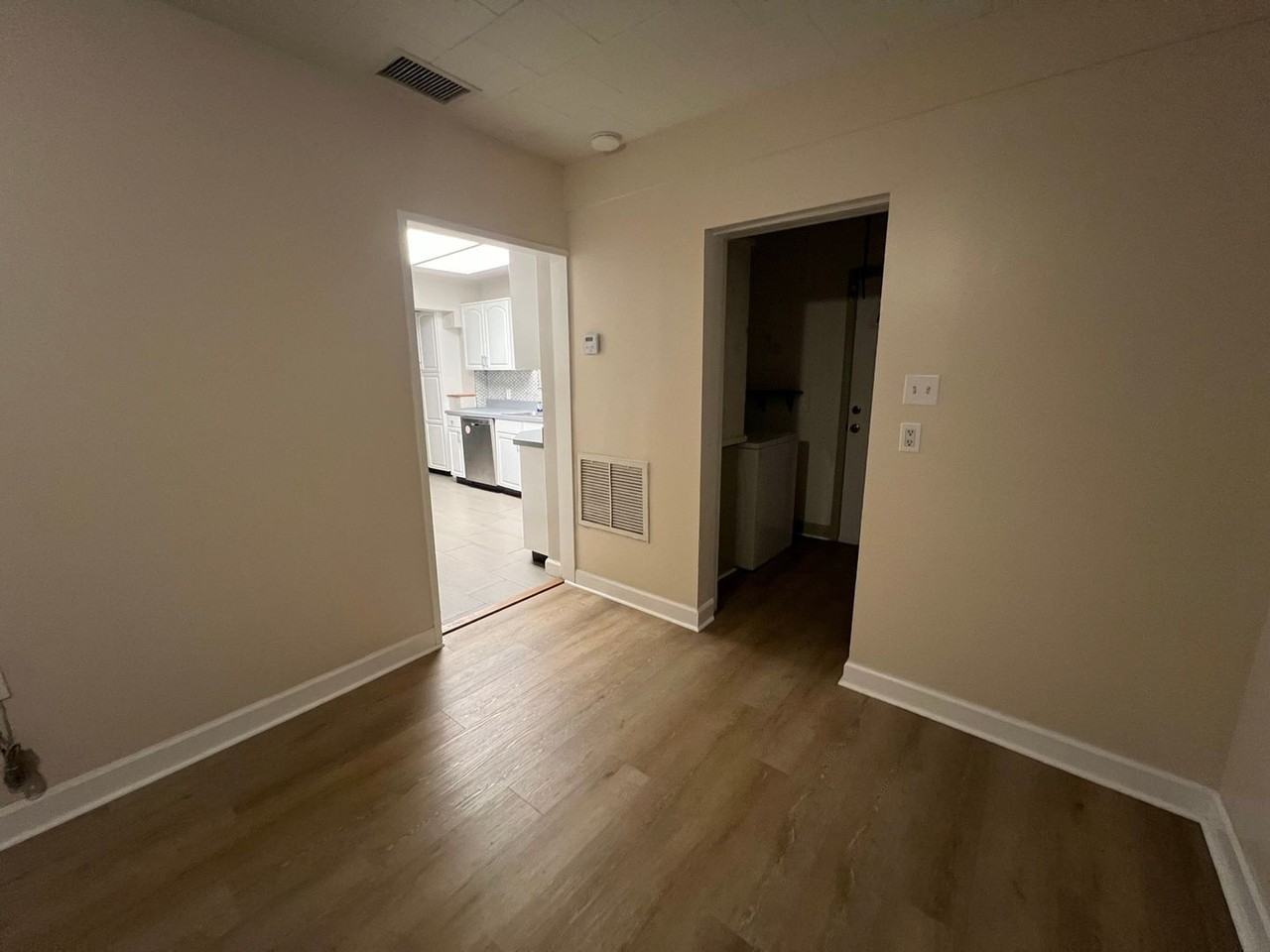 2540 Elyria Ave - Photo 7 of 28