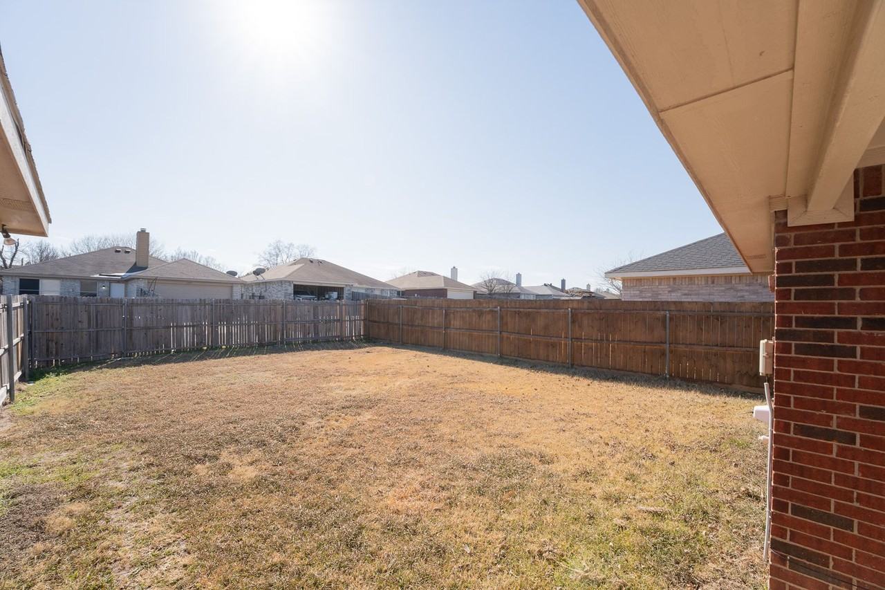 1724 Gentry St - Photo 2 of 14