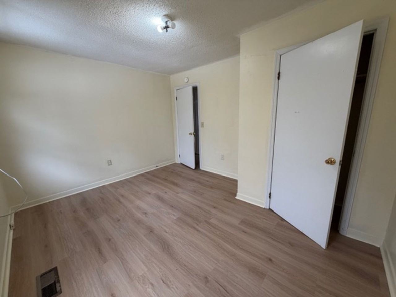 470 Linda Dr Se - Photo 7 of 12