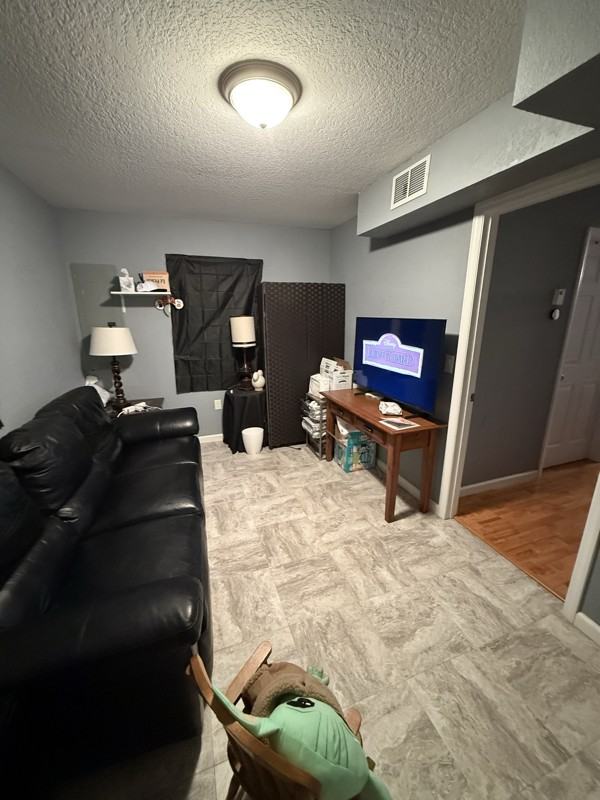 220 St George Dr - Photo 2 of 13