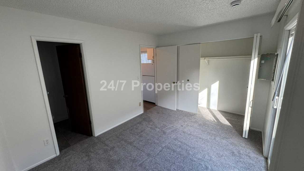 1422 Se 29th Ave #2 - Photo 6 of 9