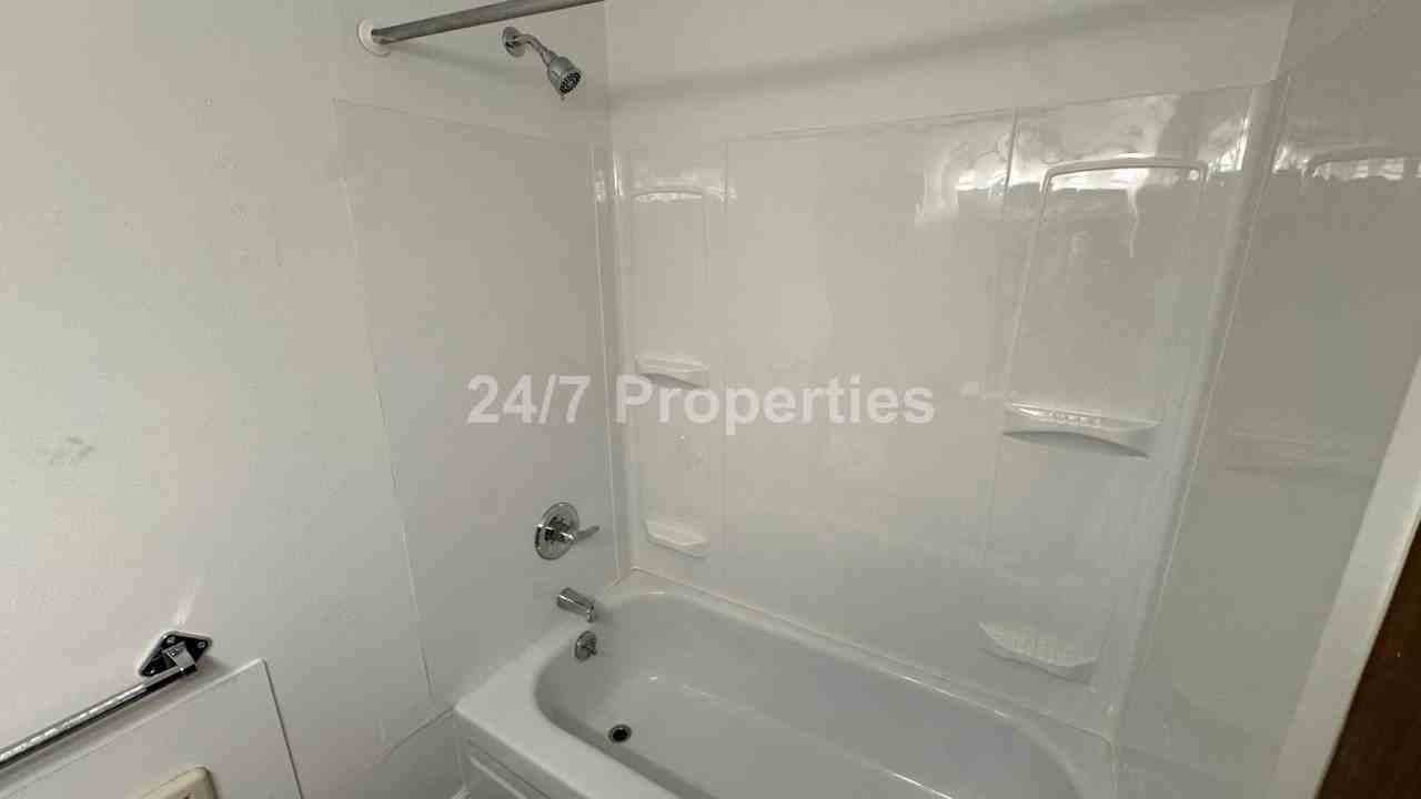 1422 Se 29th Ave #2 - Photo 7 of 9