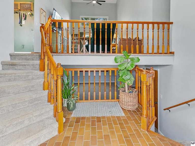 3411 Mirror Ln - Photo 4 of 26