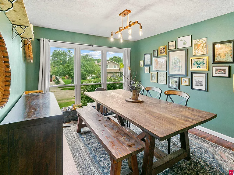 3411 Mirror Ln - Photo 7 of 26