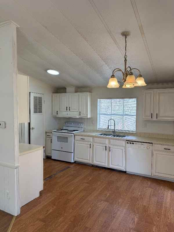 216 N Carpenter St #B - Photo 2 of 10