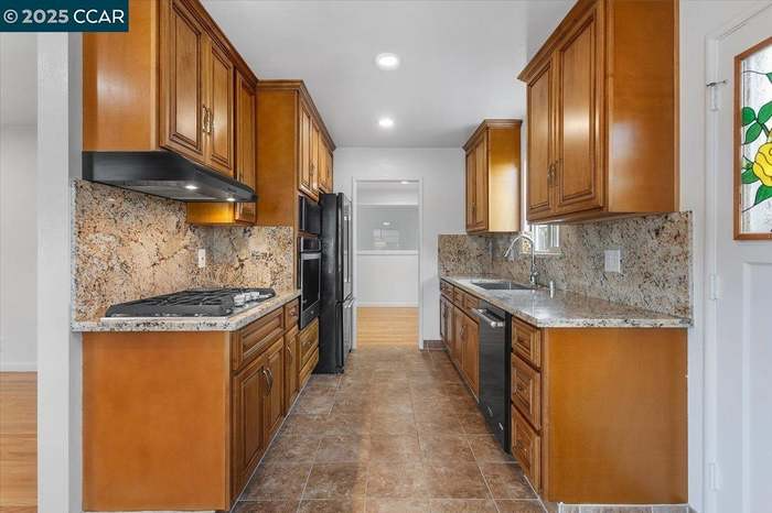 987 Via Bregani - Photo 2 of 17