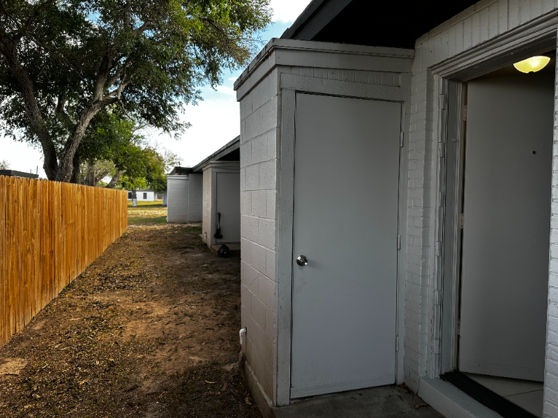 220 S 25th Ave - Photo 3 of 15