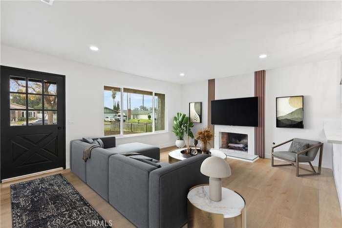 2875 Myers St - Photo 2 of 20