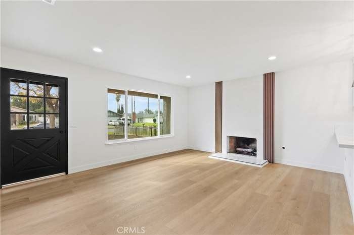 2875 Myers St - Photo 3 of 20