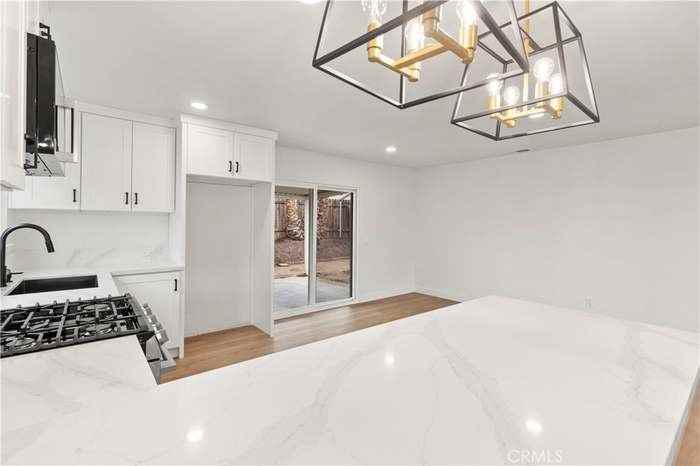 2875 Myers St - Photo 6 of 20