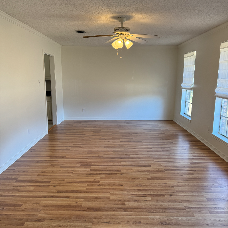 114 Oak Dr - Photo 2 of 15