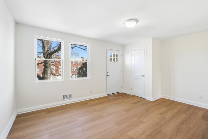 4111 Ardley Ave - Photo 5 of 19