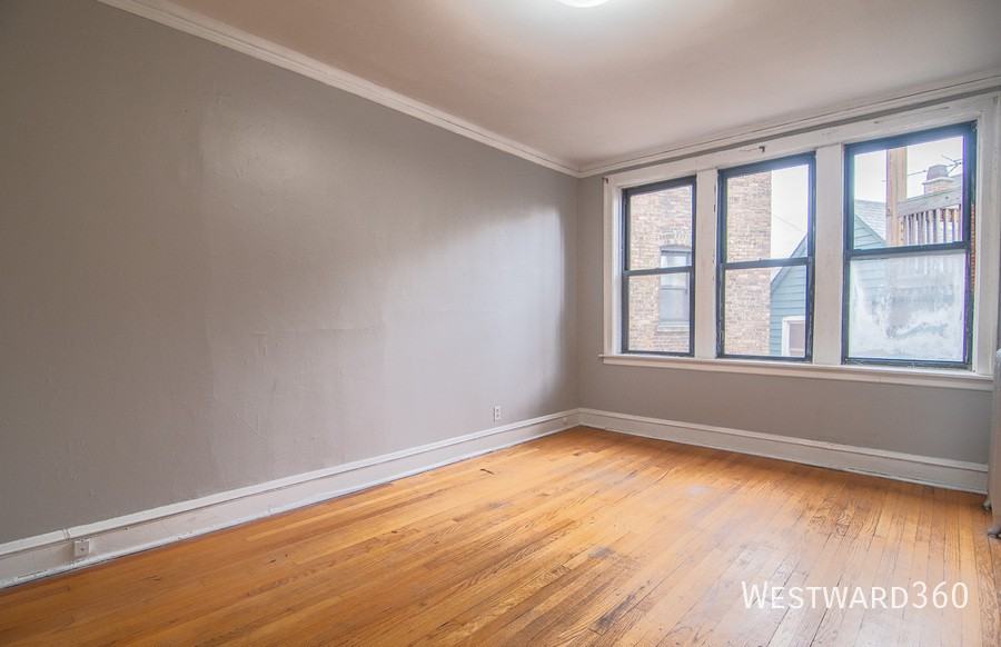 6036 N Hermitage Ave #2 - Photo 5 of 13