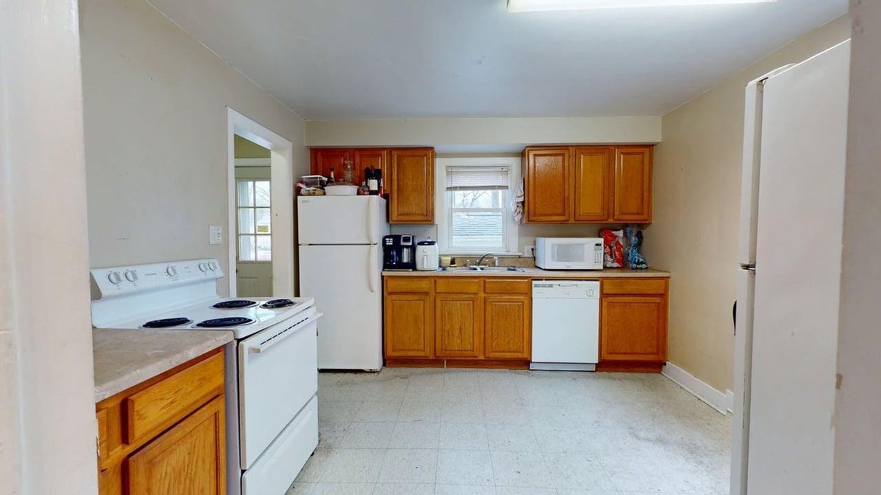 147 Campus Ave - Photo 4 of 19