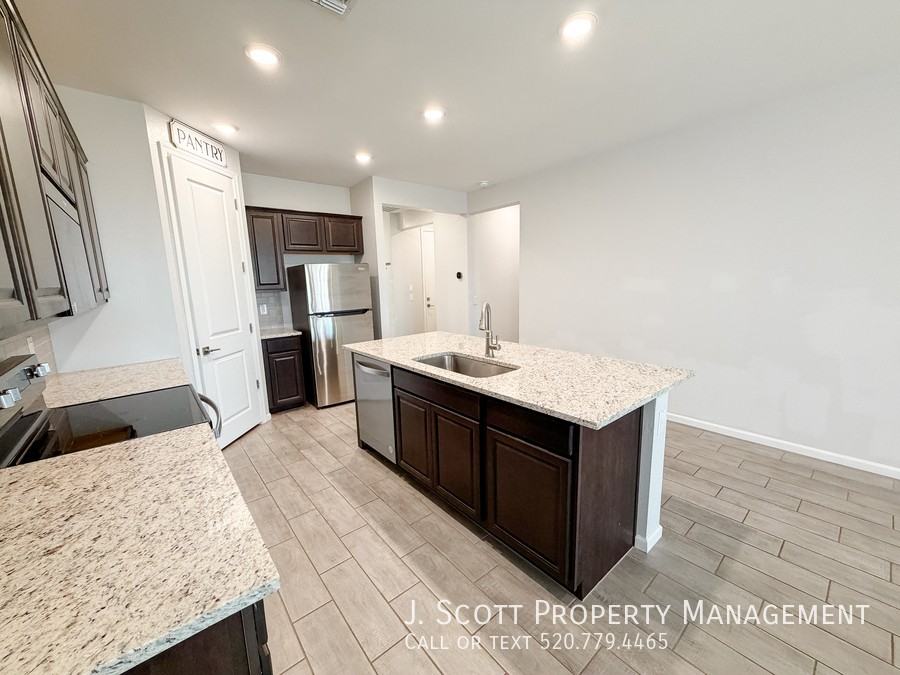 18266 W Paraiso Dr - Photo 4 of 20