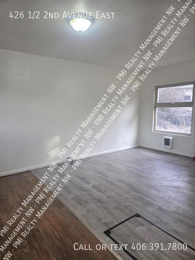 426 1/2 2nd Ave E - Photo 4 of 6