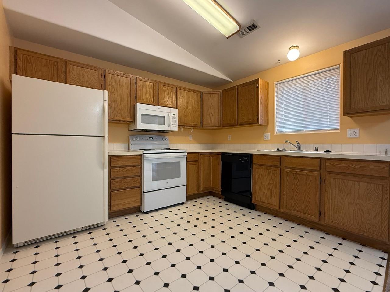 12411 W 11th Ave - Photo 5 of 14