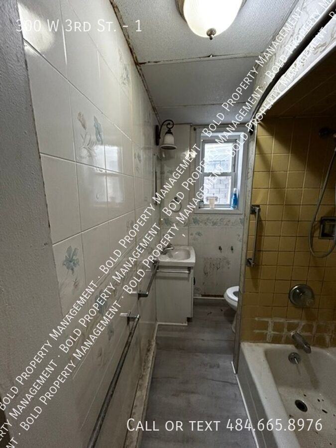 300 W 3rd St #1 - Photo 7 of 15