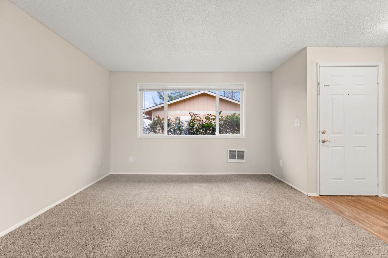 17420 Ne Halsey St - Photo 3 of 23