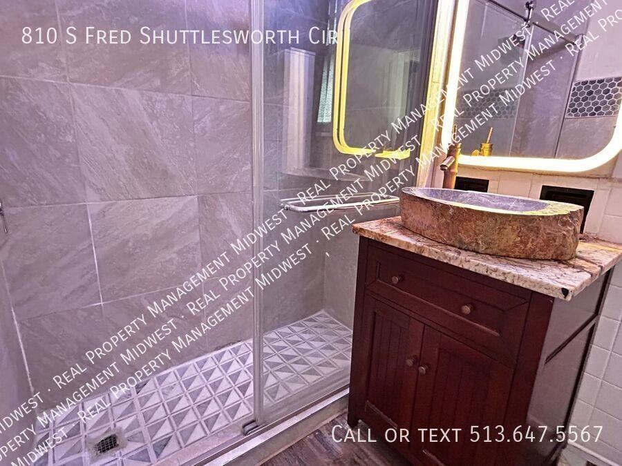 810 S Fred Shuttlesworth Cir - Photo 3 of 32