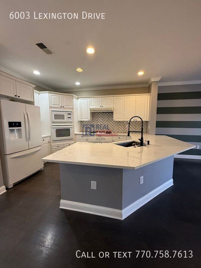 6003 Lexington Dr - Photo 4 of 23