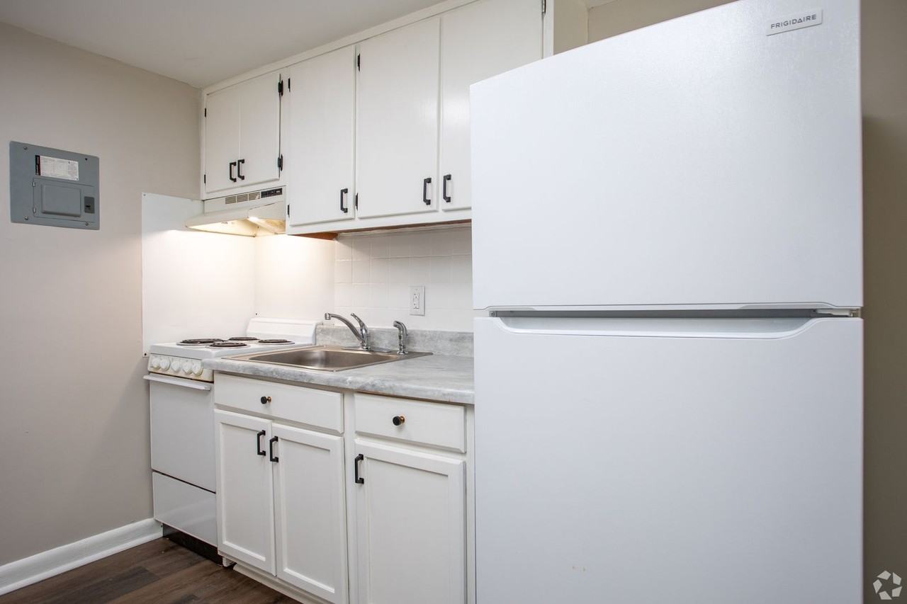 206 S Elm St #N - Photo 4 of 17