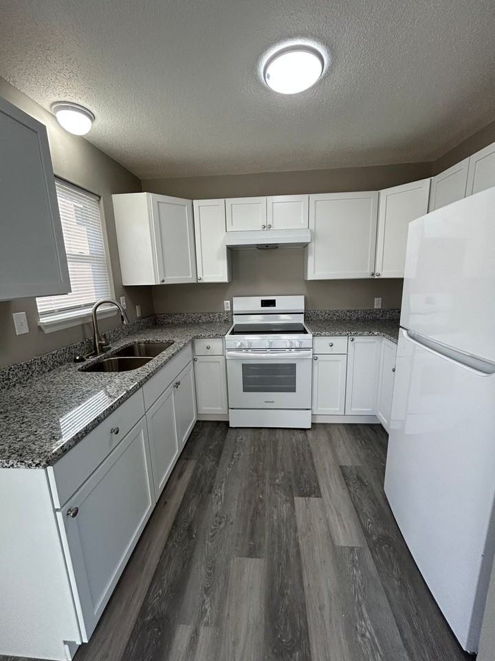 516 E Park St - Photo 4 of 13