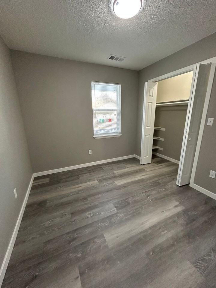 516 E Park St - Photo 6 of 13