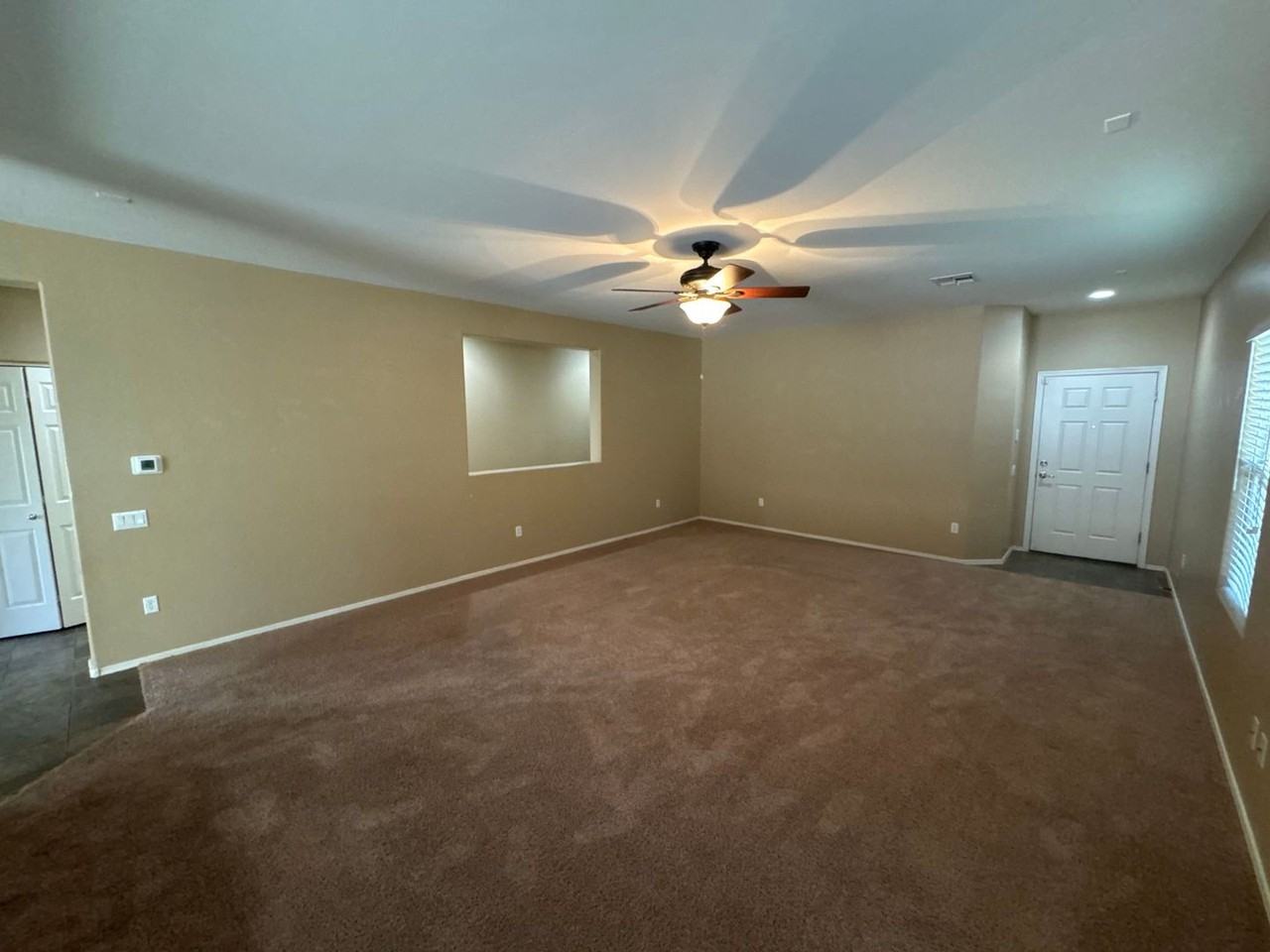 34337 S Ranch Rd - Photo 2 of 21
