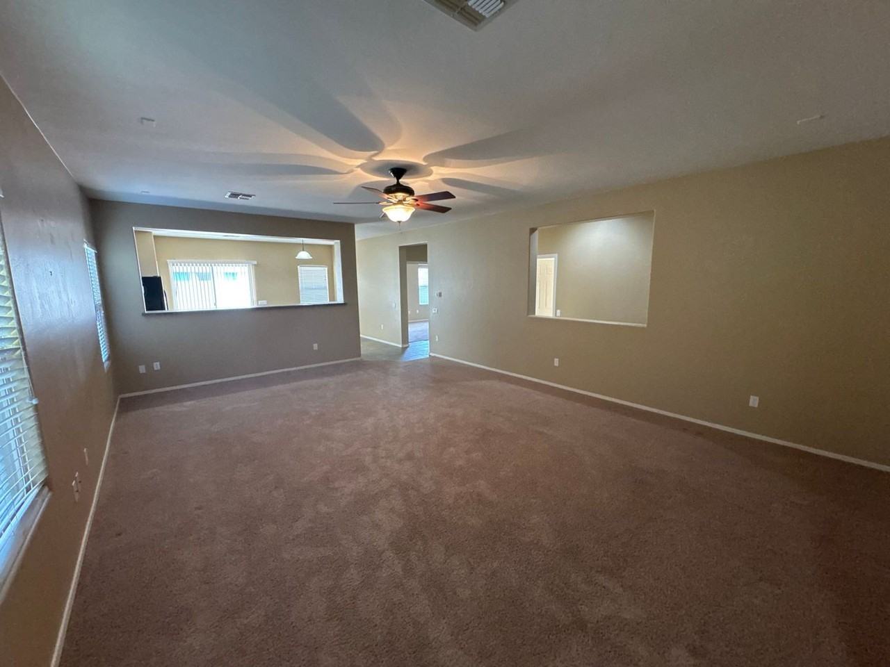34337 S Ranch Rd - Photo 3 of 21