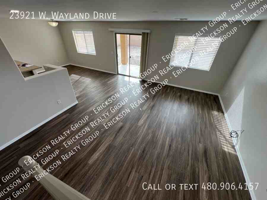 23921 W Wayland Dr - Photo 5 of 30