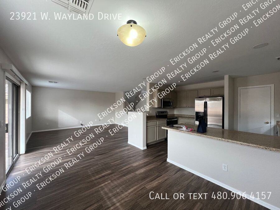 23921 W Wayland Dr - Photo 6 of 30