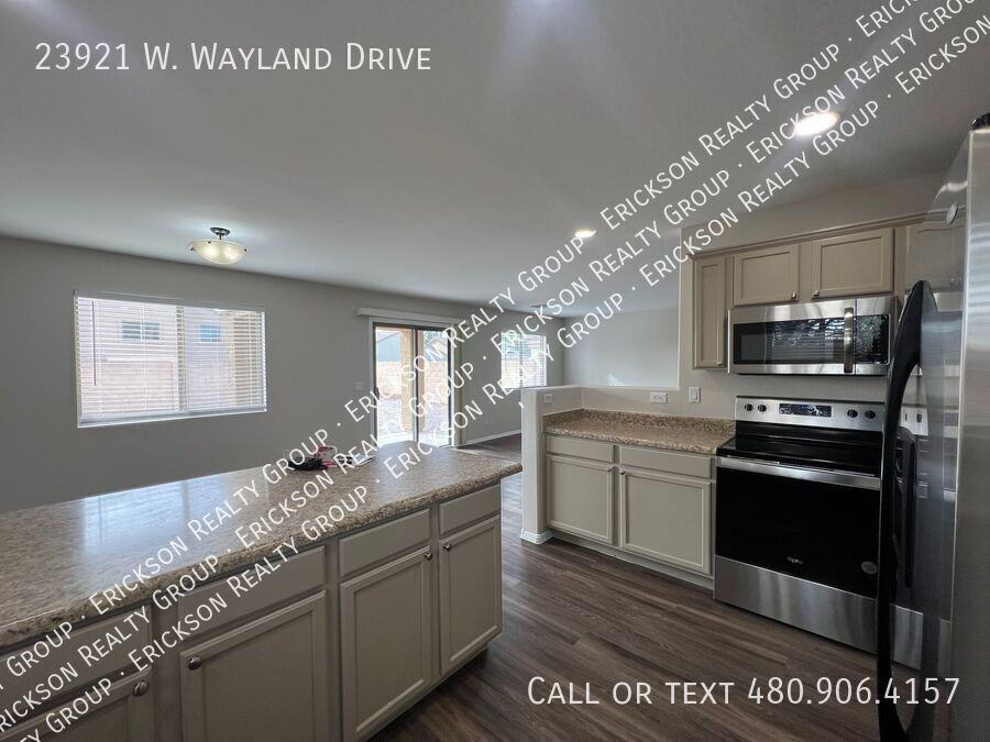 23921 W Wayland Dr - Photo 7 of 30