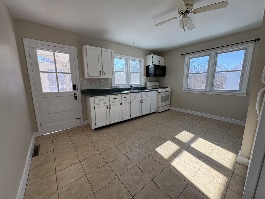 17335 N Seton Ave - Photo 3 of 12