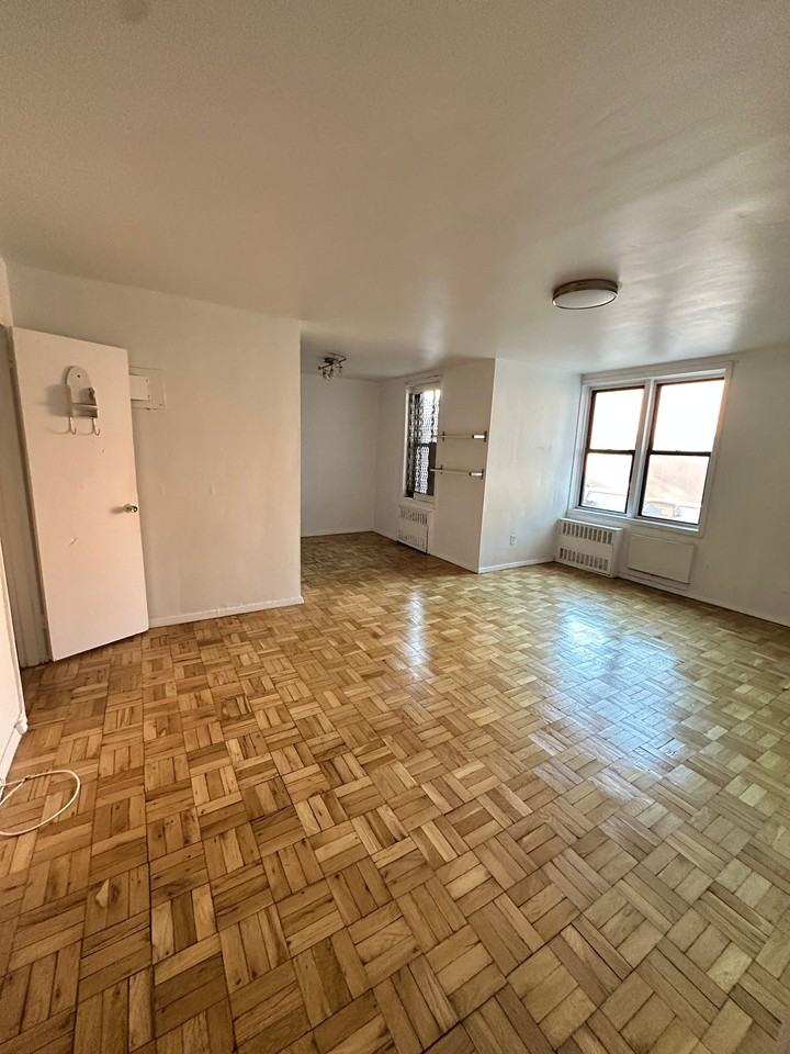 2534 Crescent St #1A - Photo 6 of 7