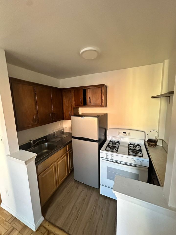 2534 Crescent St #1A - Photo 7 of 7