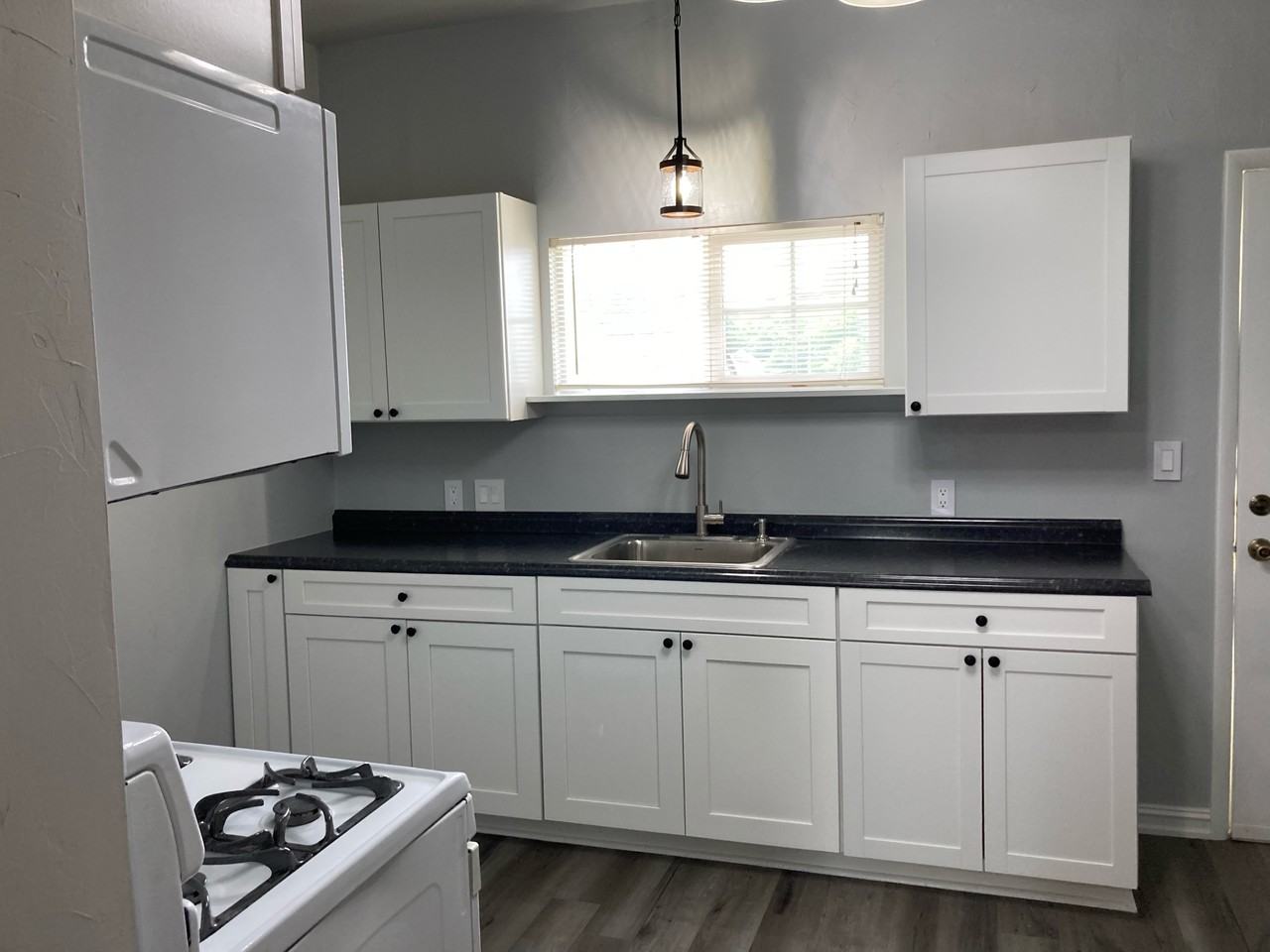 211 E Will Rogers Blvd #NA - Photo 4 of 13